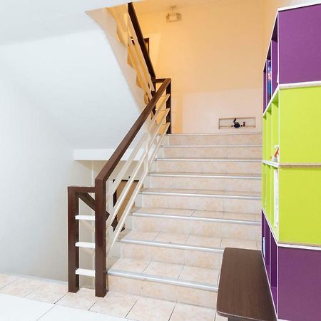 Reddoorz Near Robinsons Place Манила Экстерьер фото