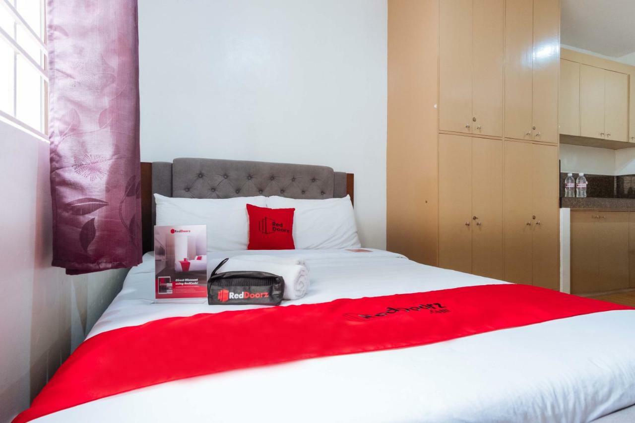 Reddoorz Near Robinsons Place Манила Экстерьер фото