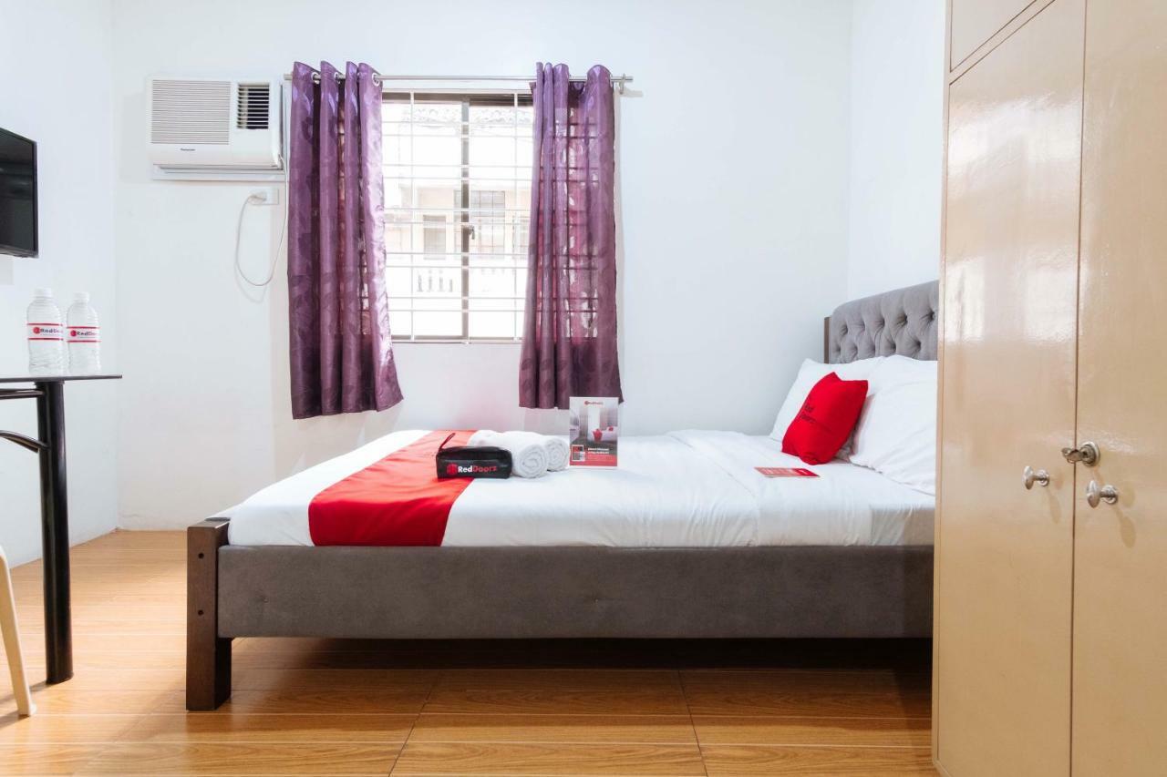 Reddoorz Near Robinsons Place Манила Экстерьер фото